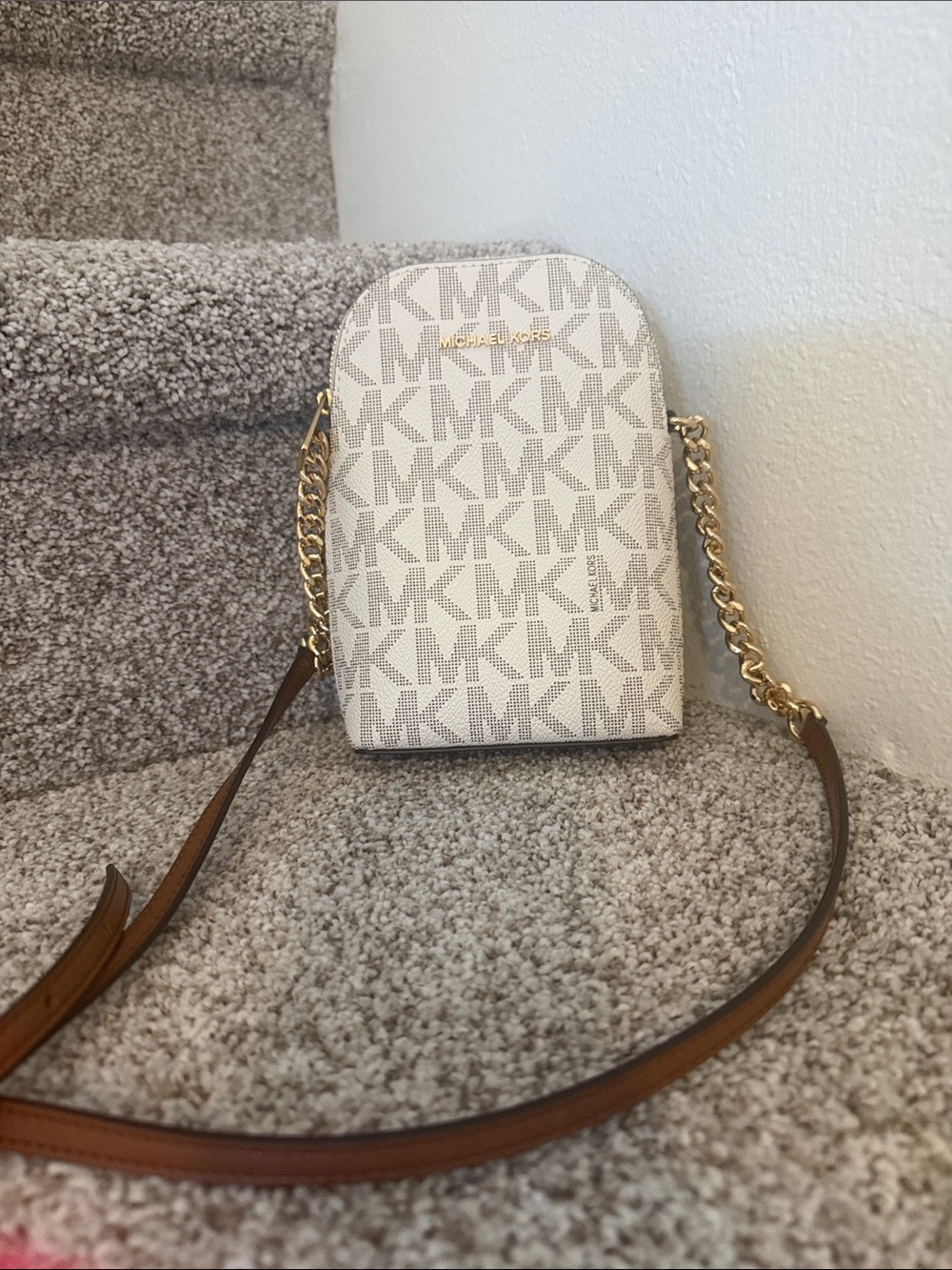 Michael Kors Cream and Tan MK Logo NWOT Crossbody with Gold Chain